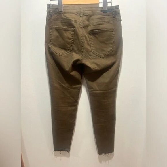 ZARA BASIC Z1975 denim size 8, army green, frayed hem, zipper and button front - Picture 3 of 9